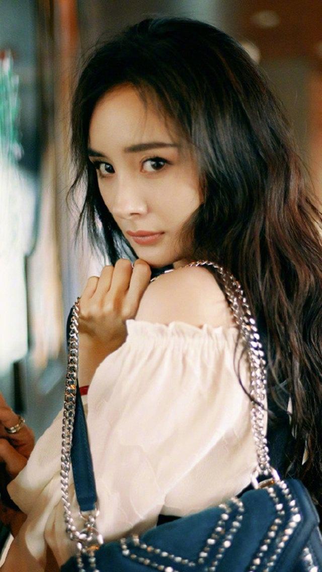 杨幂时尚性感诱人写真