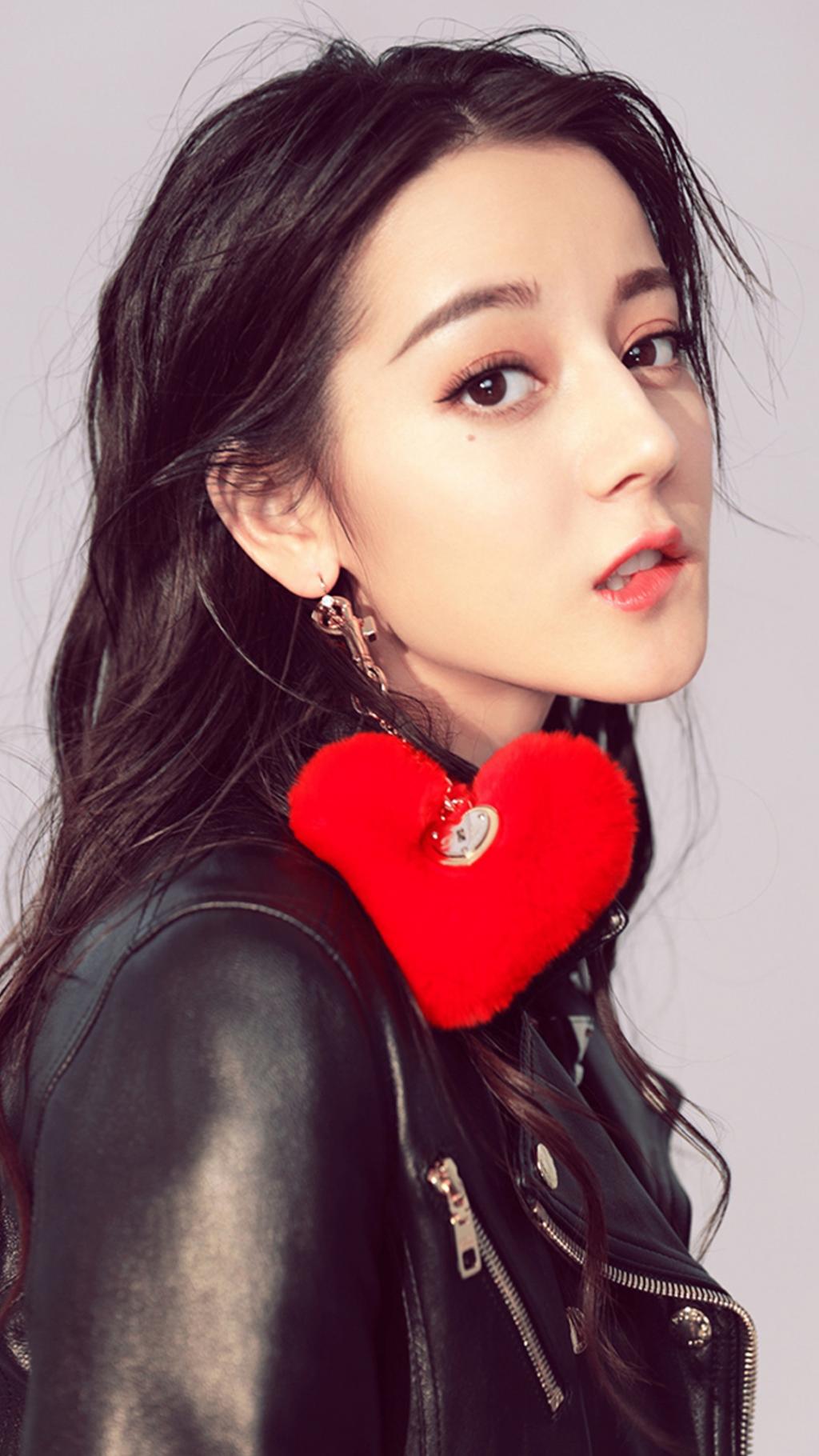 迪丽热巴靓丽性感写真