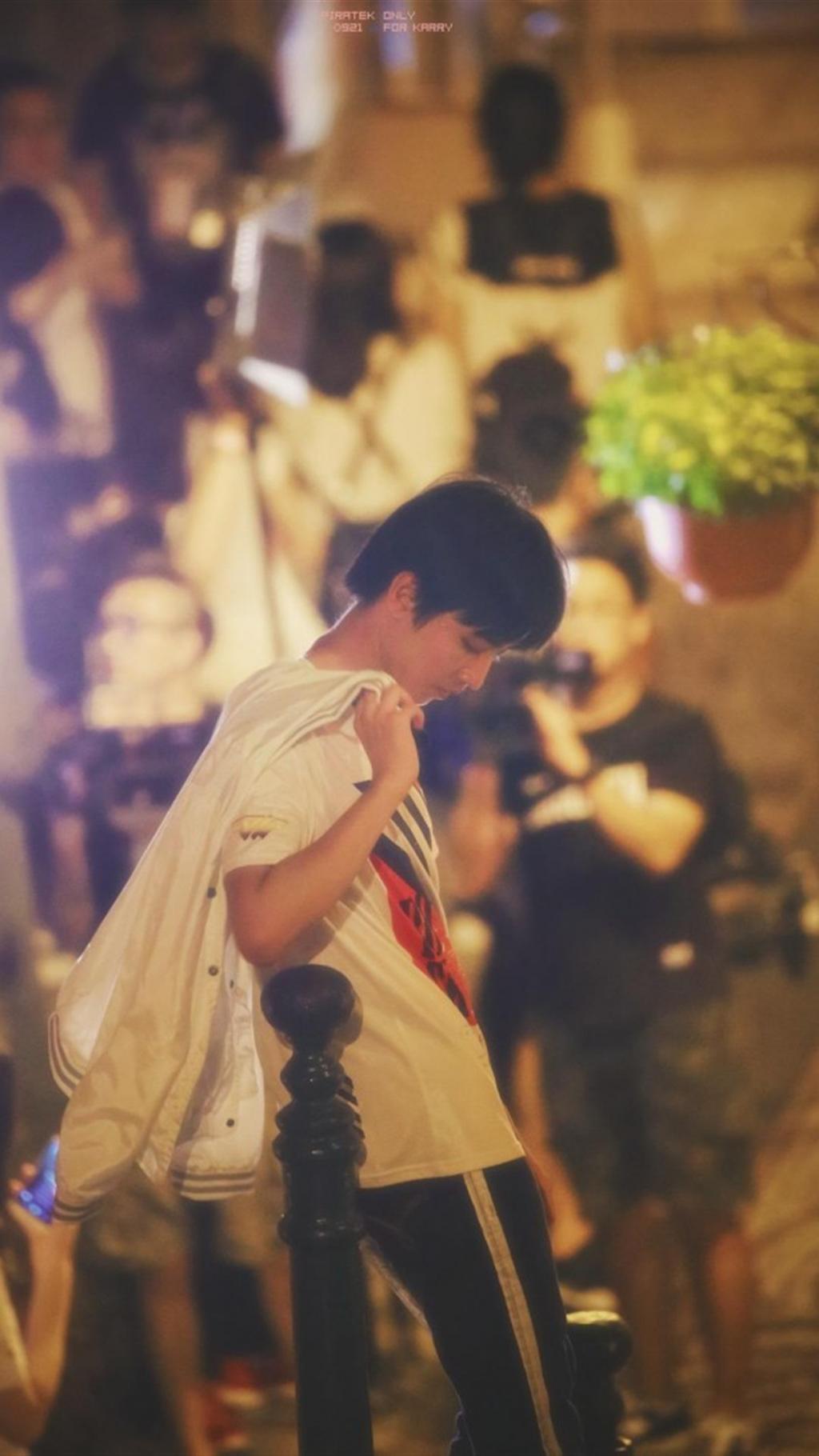 王俊凯高能少年团街拍