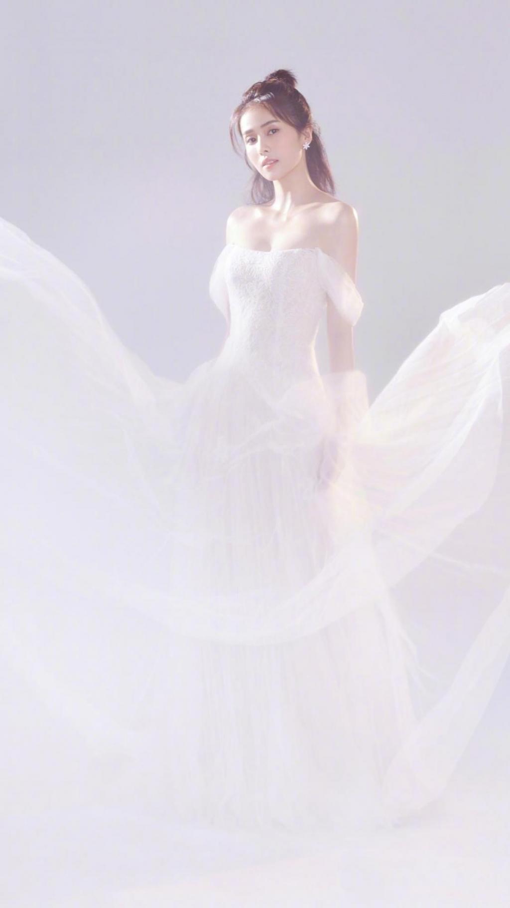 甜美可爱少女仙气优雅白嫩诱人写真