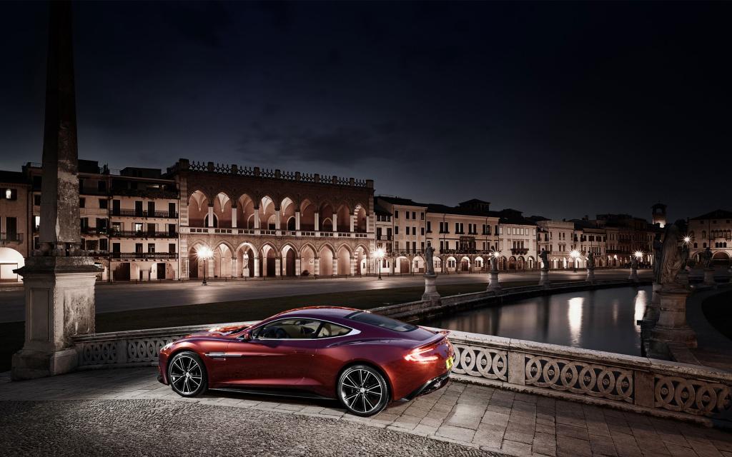 帅气2013款阿斯顿·马丁AM 310 Vanquish跑车