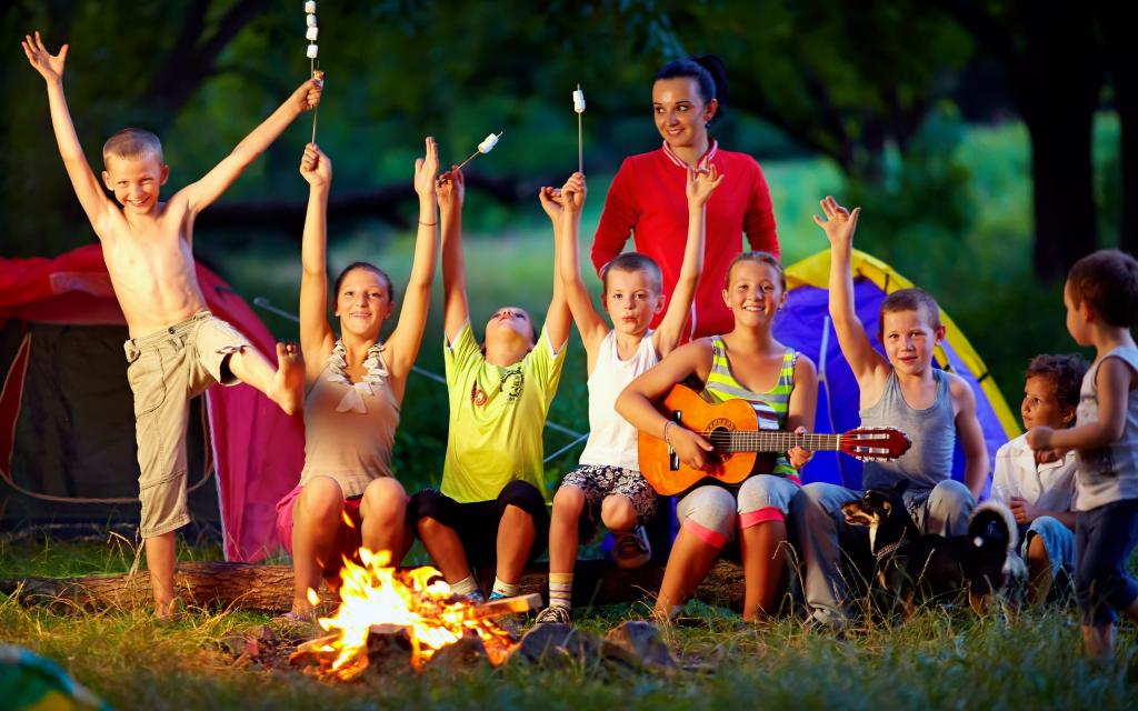 儿童野外露营野营图片