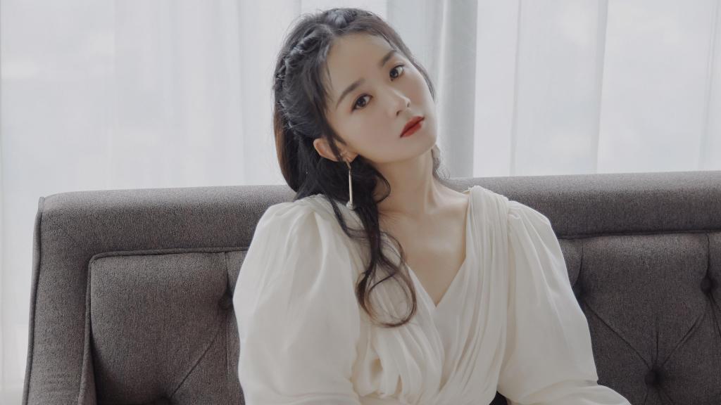 赵丽颖温婉可人气质写真