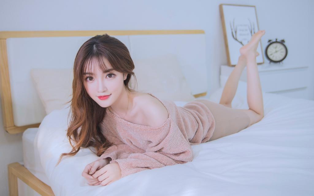 清纯养眼的气质美女