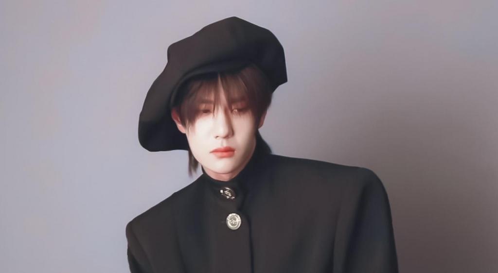 时尚休闲男孩王一博帅气写真