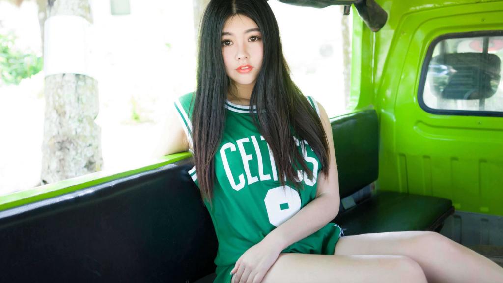 绿衣娜露Selena美女模特