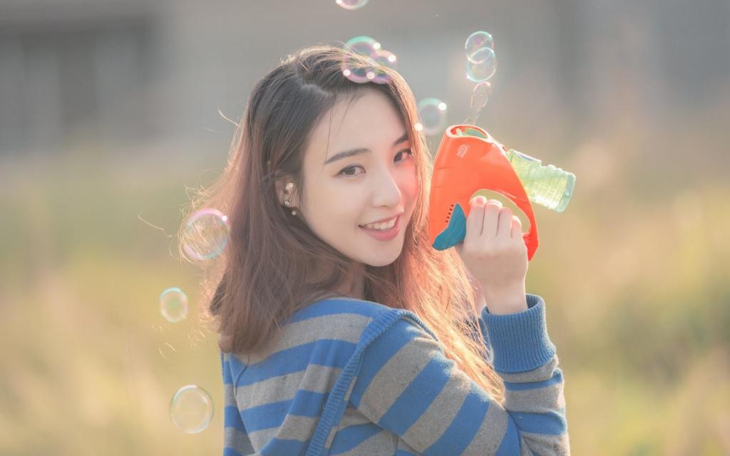 甜美美女野外写真