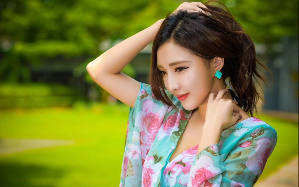 亚洲美女