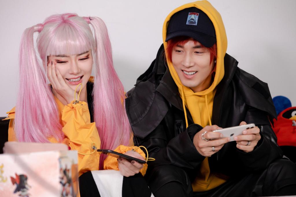 520戚薇李承铉cos孙尚香刘备甜蜜开黑活动照