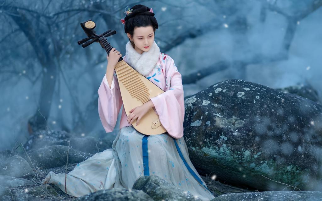 古装美女弹琵琶唯美写真
