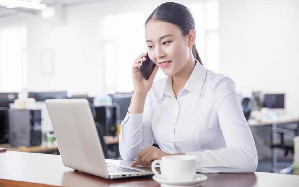 工作中的女性白领