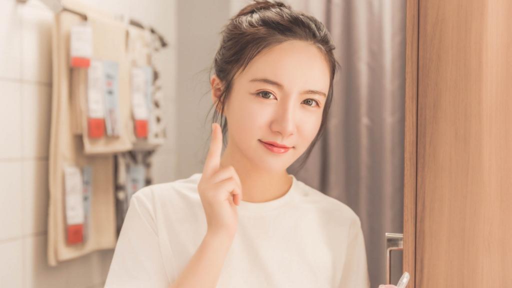 甜美俏皮可爱浴室美女迷人写真