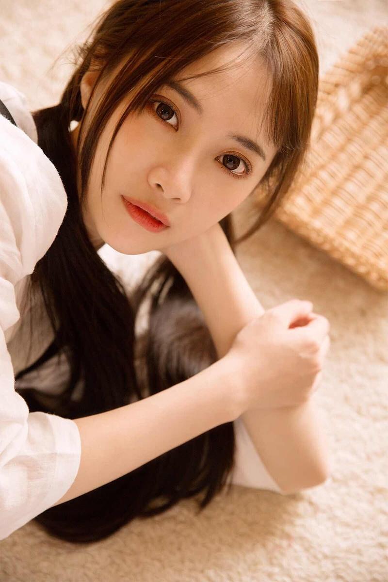 女仆装美少女慵懒性感私房写真