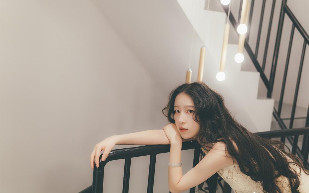 美丽动人的气质美女写真