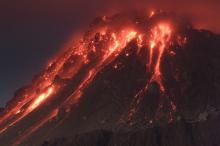 火山喷发的壮丽景观
