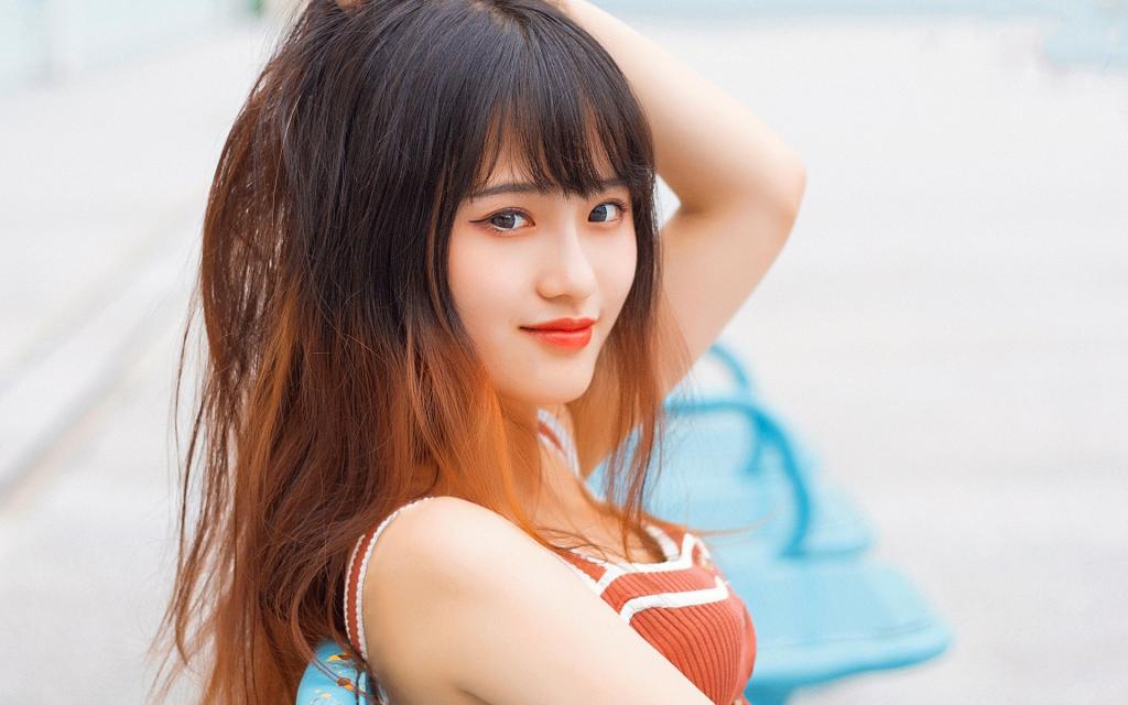 长相甜美的少女