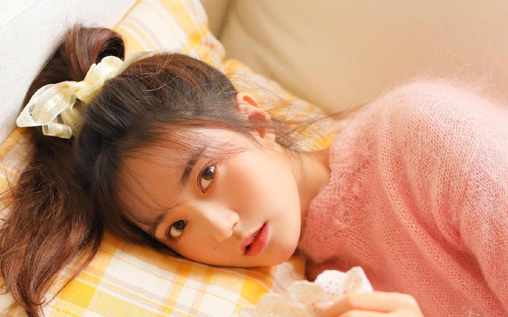 超级粉嫩美少女甜美居家私房写真