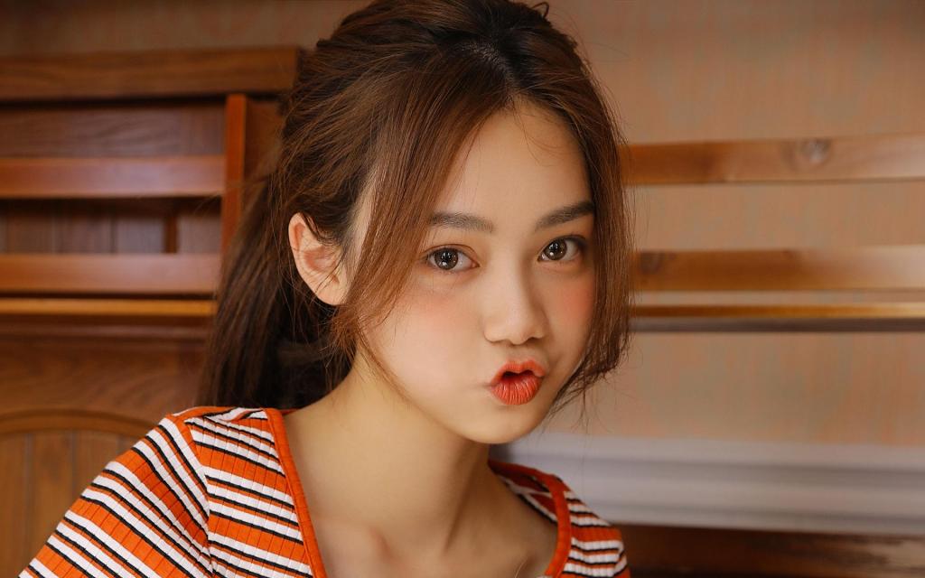 撸猫女孩性感妩媚妖娆白嫩私房诱惑写真