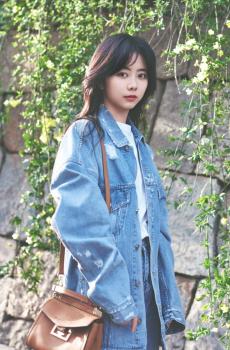 休闲时尚女神谭松韵牛仔迷人户外街拍-1