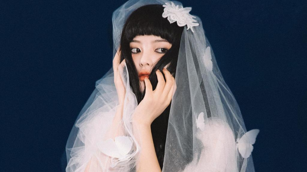 火箭少女101暗黑新娘装时尚个人魅力写真