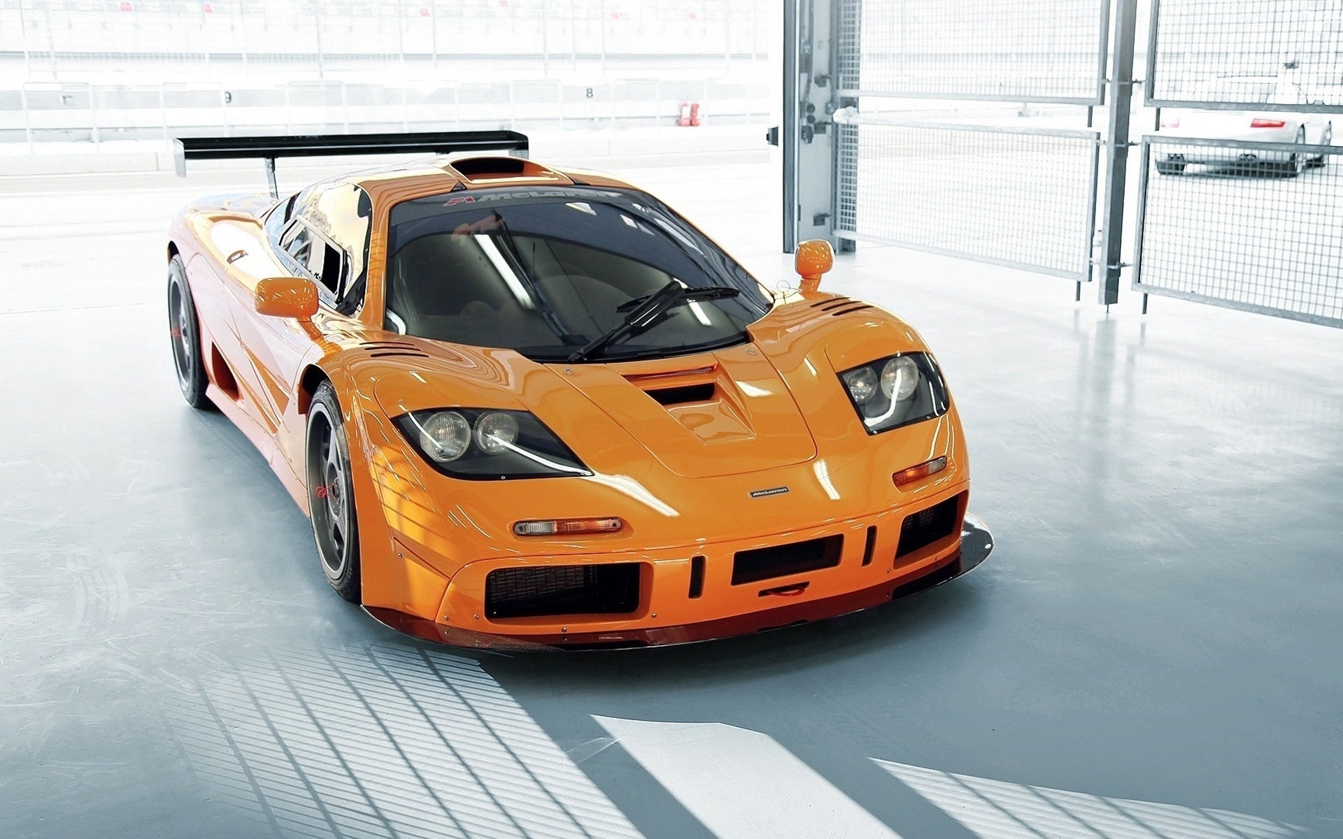 法拉利橙色跑车