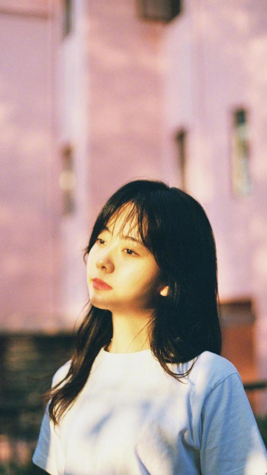 休闲灵气仙女谭松韵时尚休闲写真