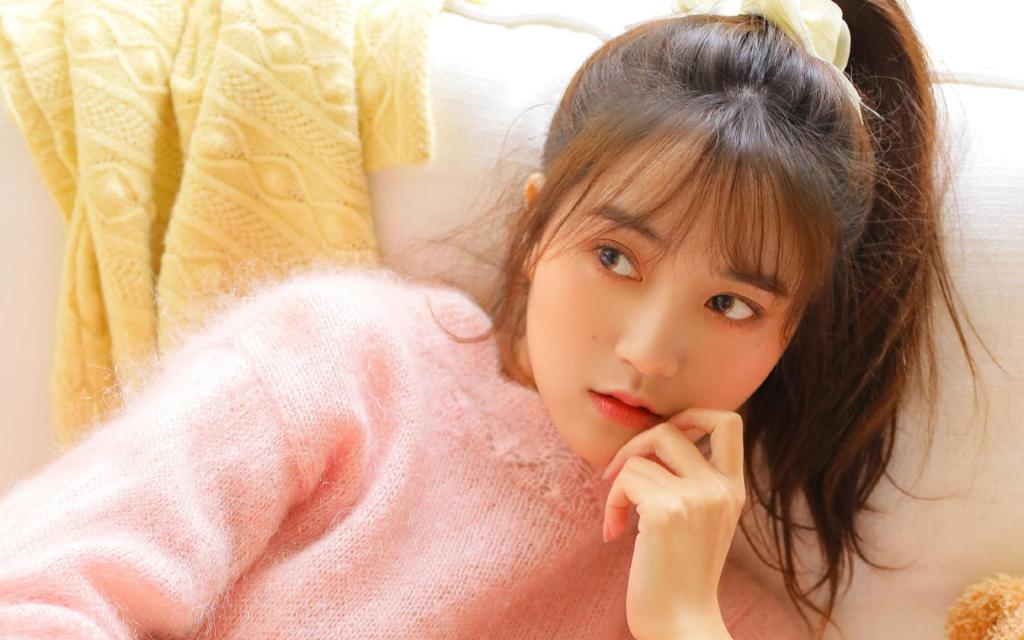 超级粉嫩美少女甜美居家私房写真