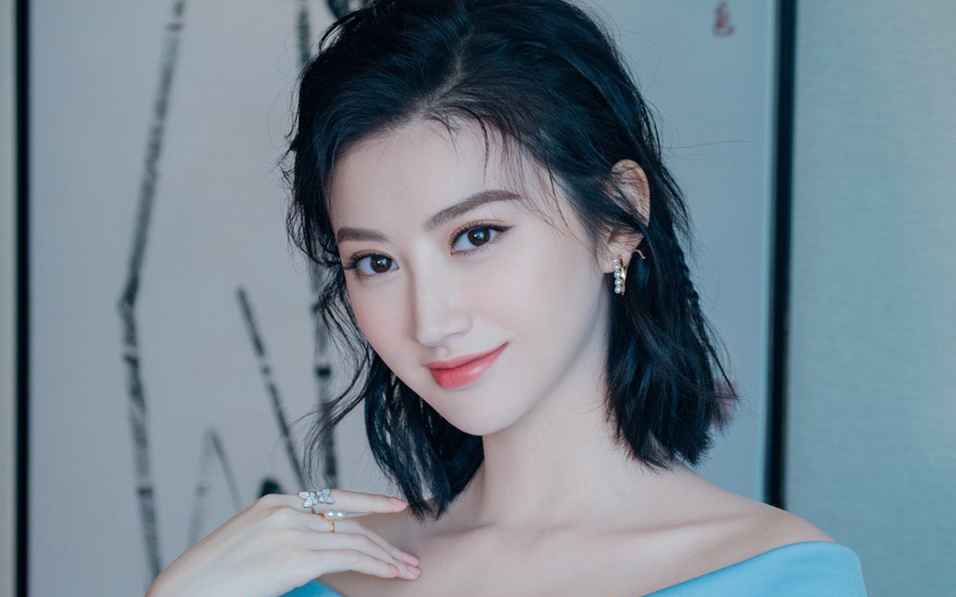 清纯可人的景甜时尚写真