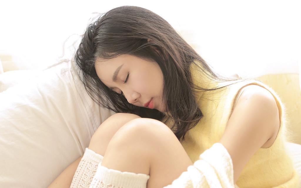 楚楚动人的美女私房写真