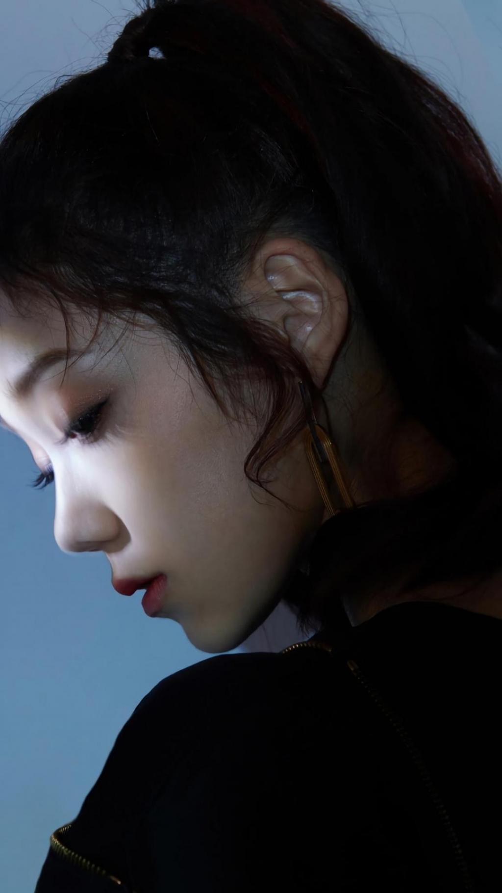 时尚潮流御姐希林娜依·高迷人写真