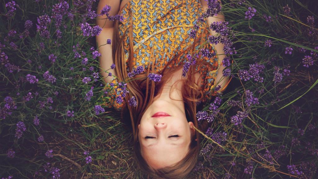 一个睡着了的女人图片