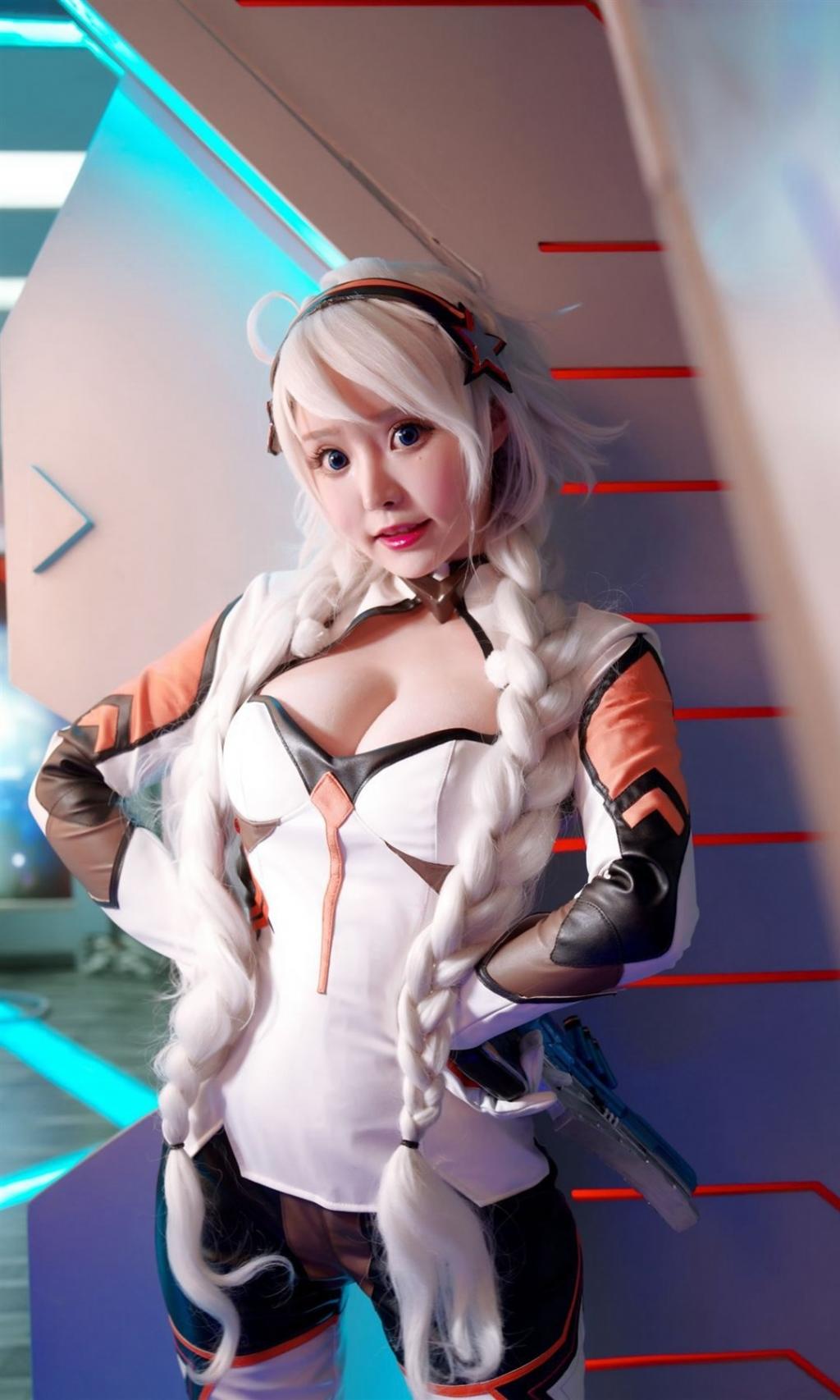 美女游戏人物cosplay