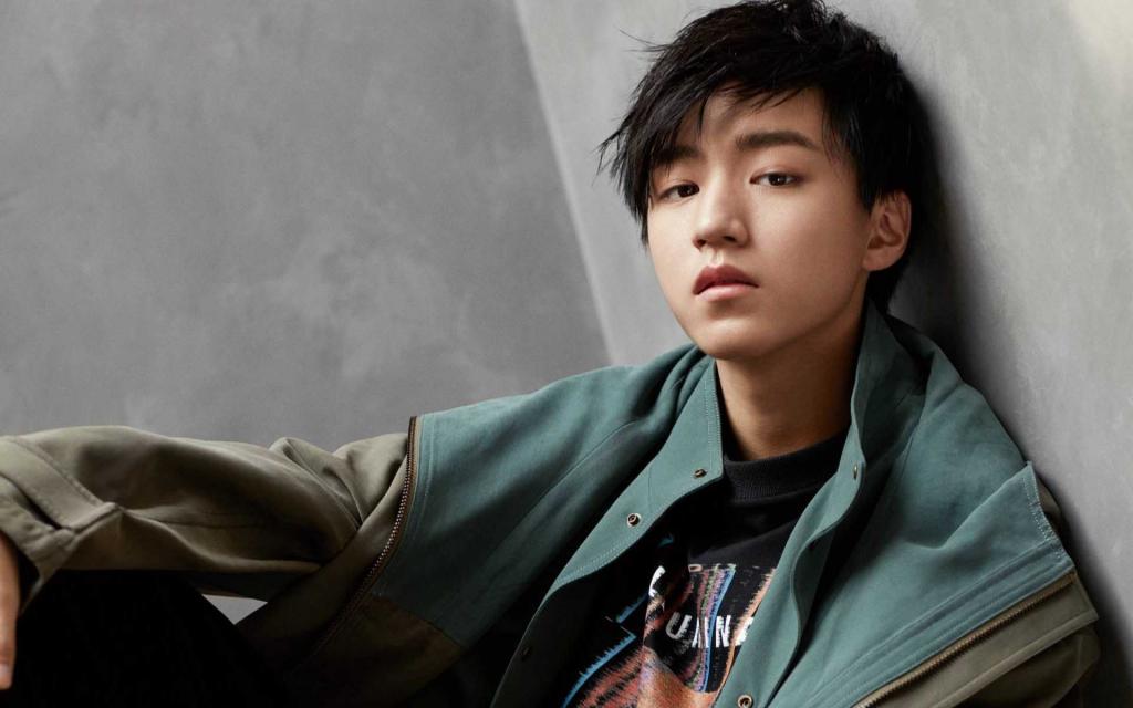 王俊凯最新时尚封面帅气写真