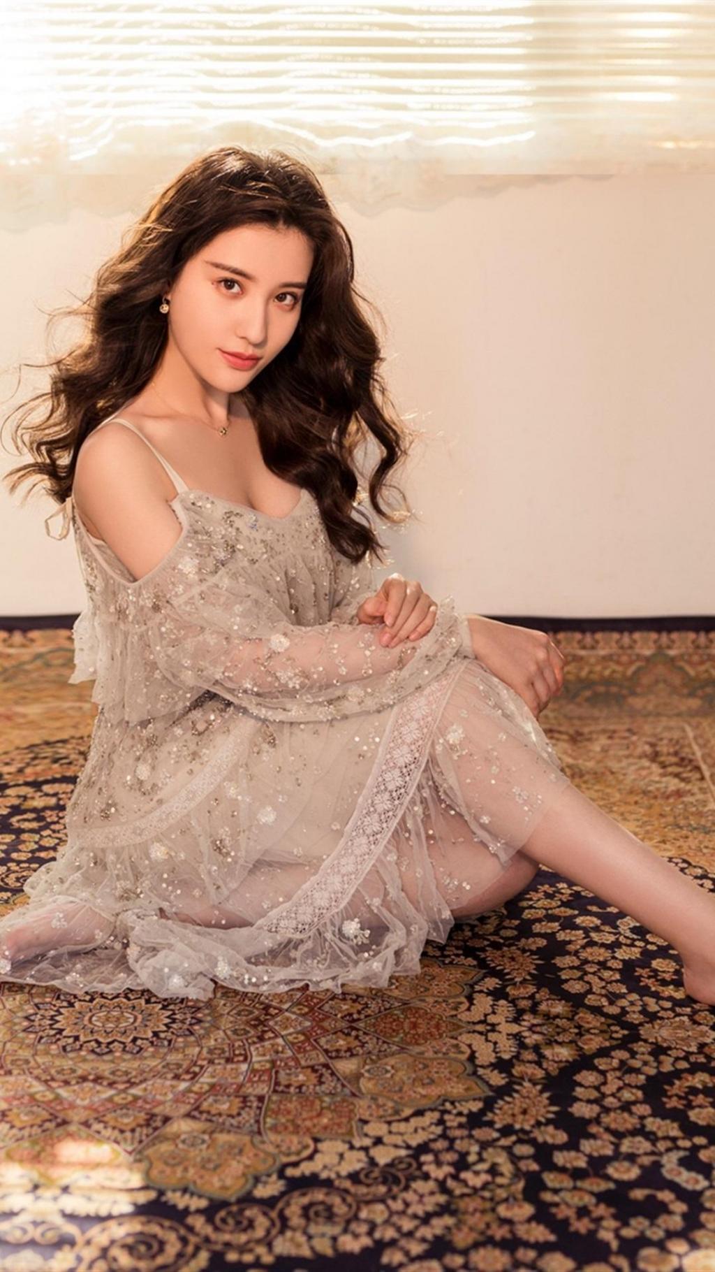 鲍天琦最新写真大片