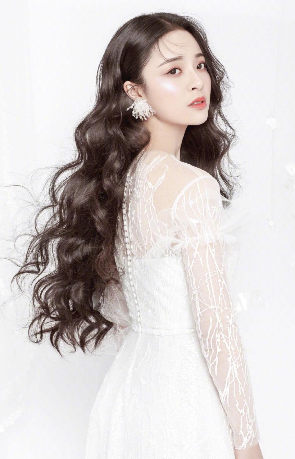 李莎旻子清纯唯美性感白裙写真