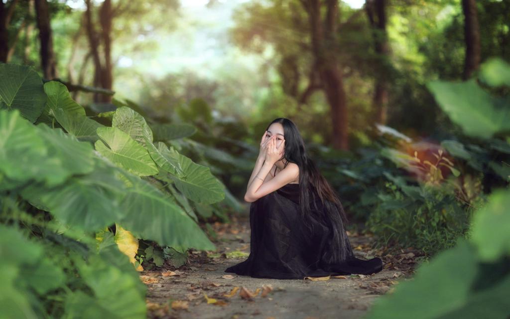 性感露背美女迷人写真