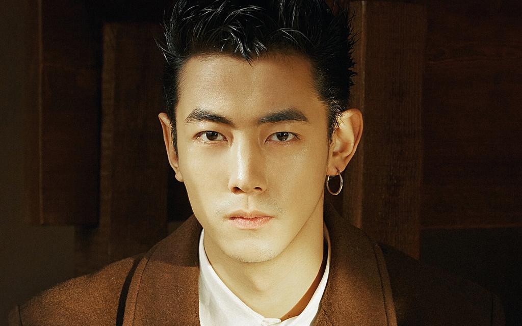 纪凌尘帅气时尚写真壁纸,喜新厌旧是人的天性,让你常年累月的看着同