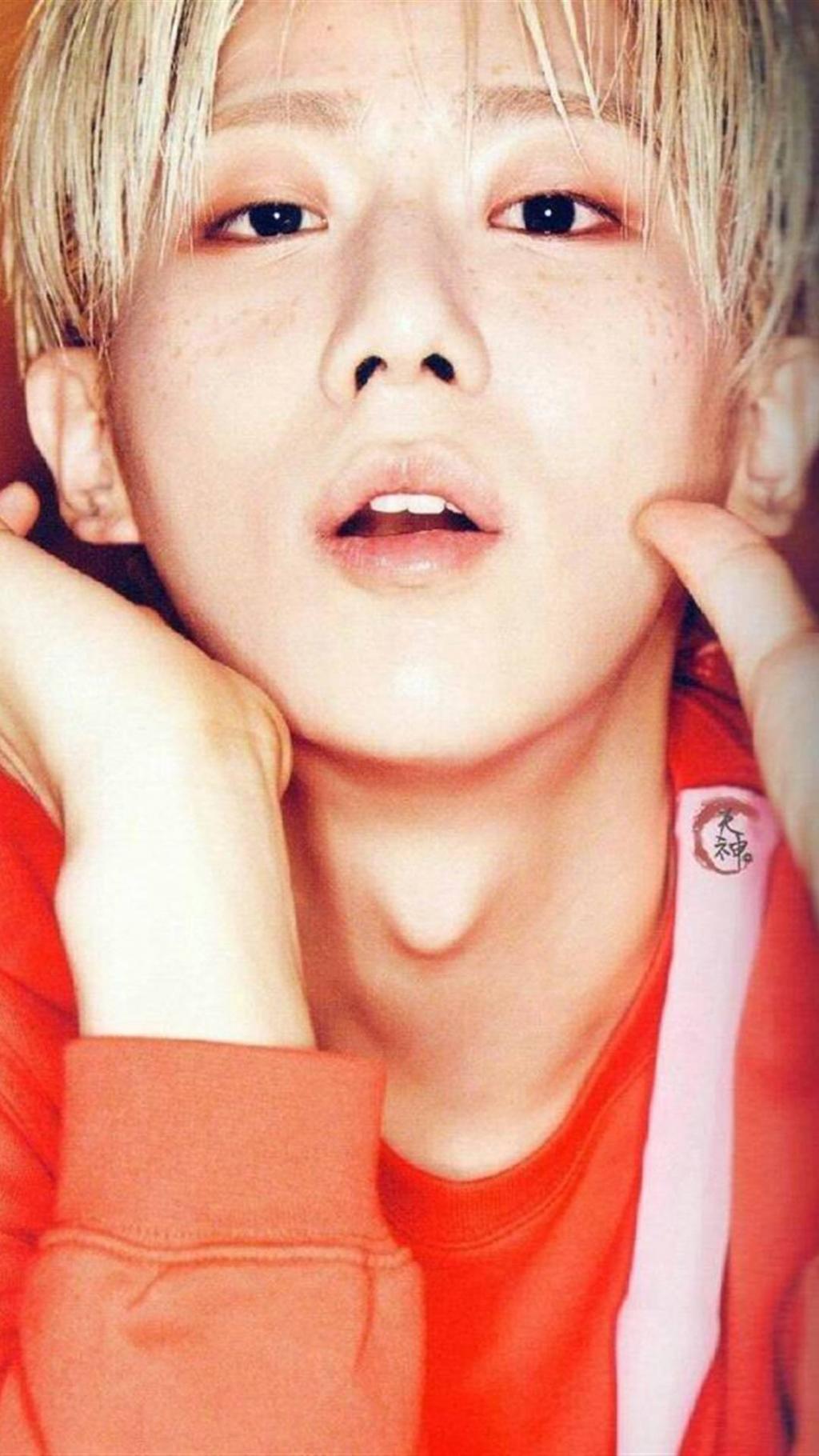 韩国帅哥张贤胜个性写真