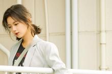  赵今麦男友风银灰西装