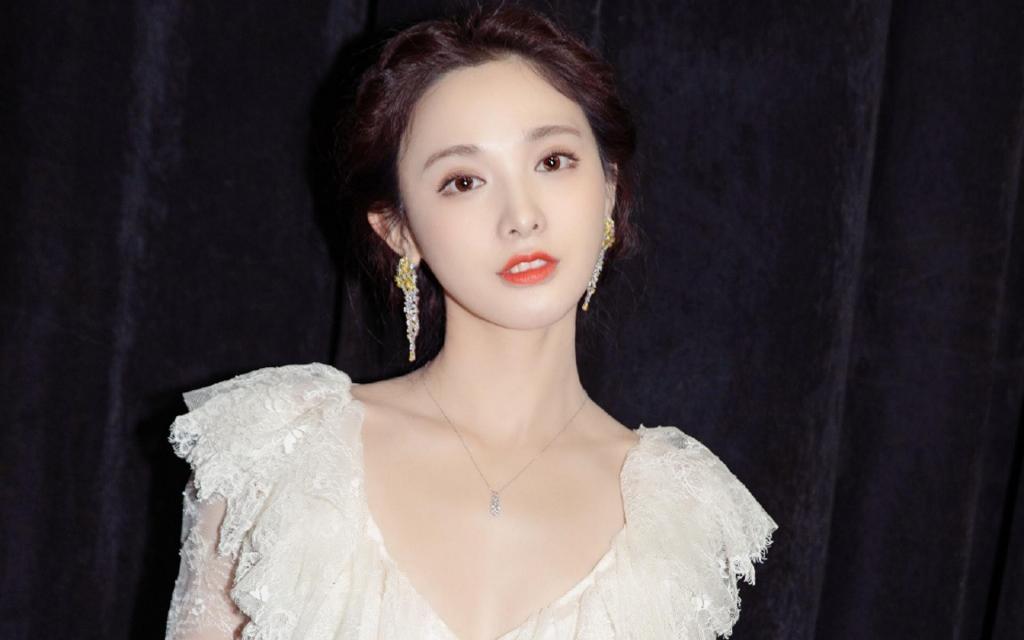 彭小苒性感知性诱人写真