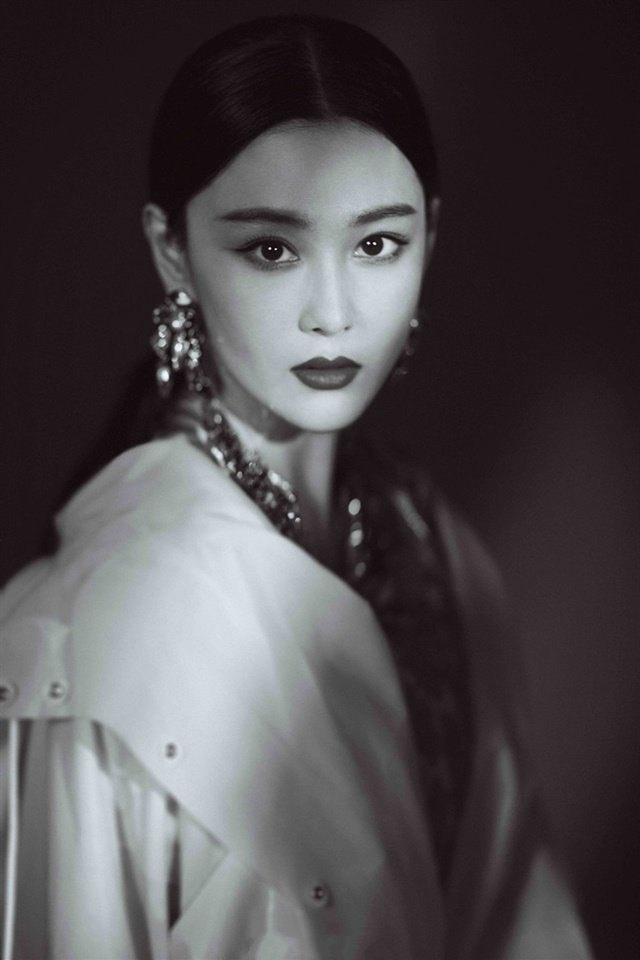 演员张馨予复古写真