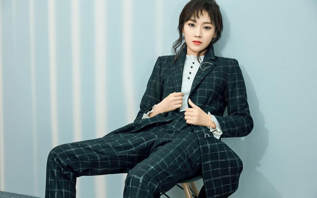 时尚气质女菅纫姿