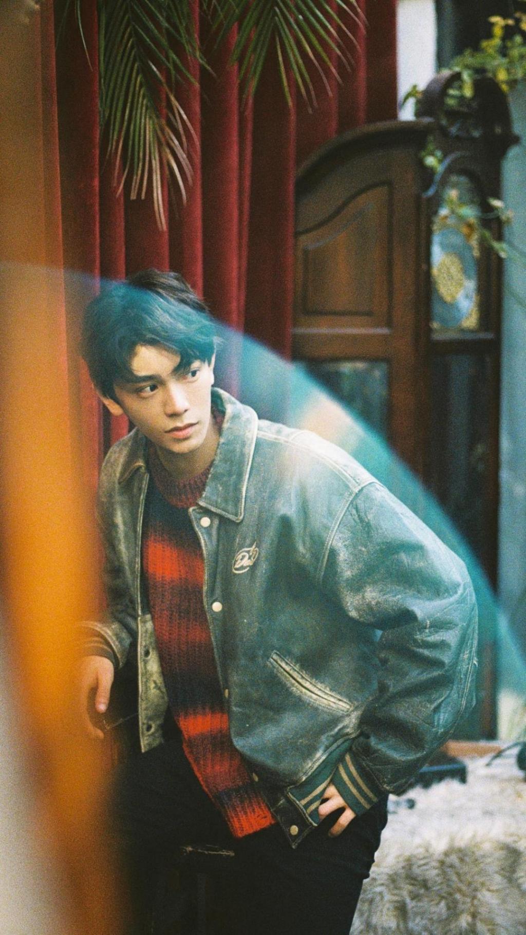 清新暖男丁禹兮时尚休闲写真