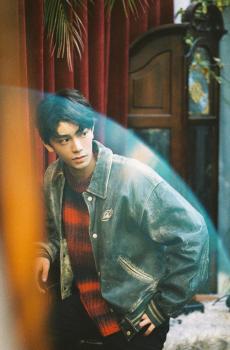 清新暖男丁禹兮时尚休闲写真-1