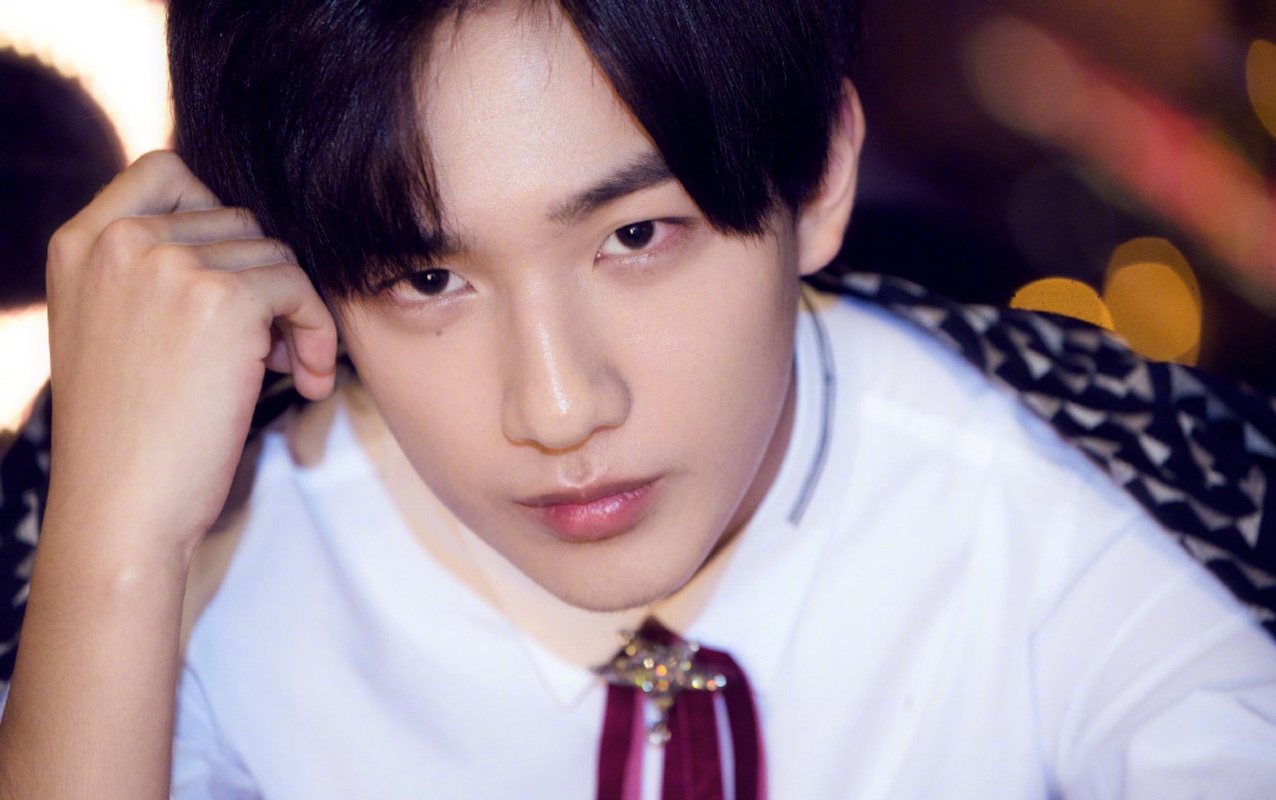 李宏毅帅气活动写真,高清图片-壁纸族