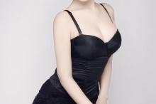 大嫂徐冬冬傲人双峰迷人曲线性感写真