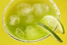 清凉一夏冰块饮料图片