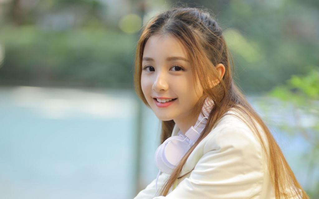 俏皮可爱的清纯少女