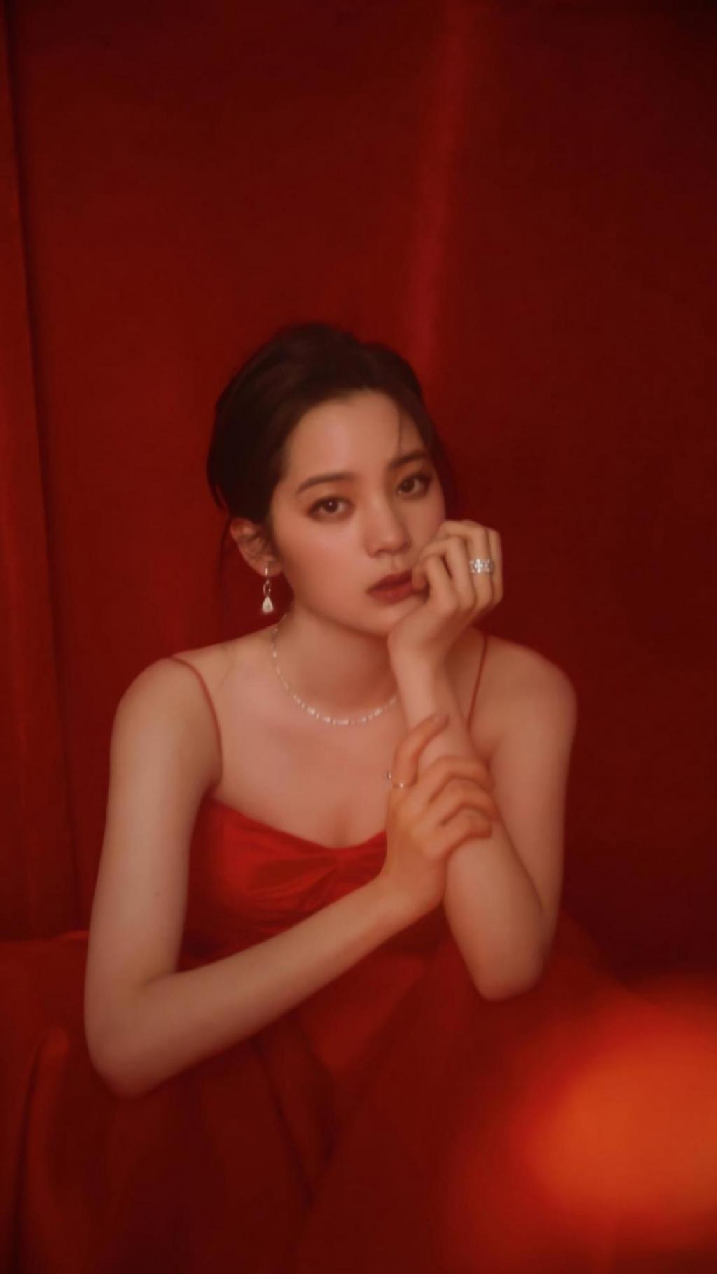 欧阳娜娜性感优雅魅力动人礼服写真