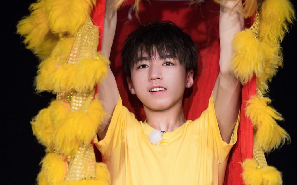 帅气十足的王俊凯